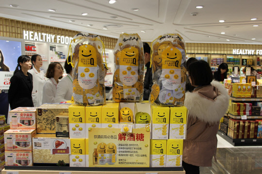 29일 면세점에 레디큐 면세점 패키지가 진열되어 있다.(한독 제공)